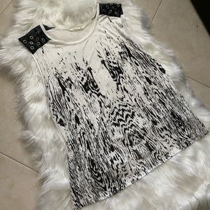 Soprano Black & White Tank Size Small